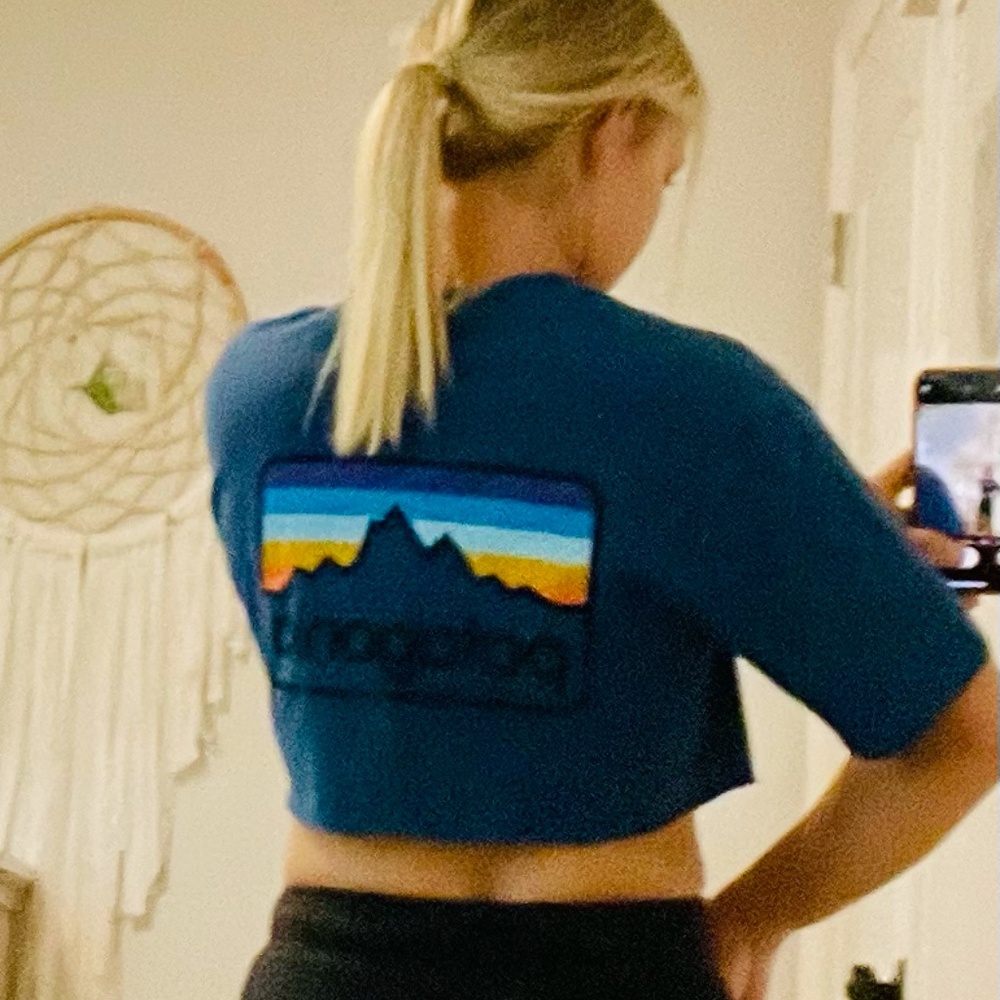 Cropped Patagonia T-shirt